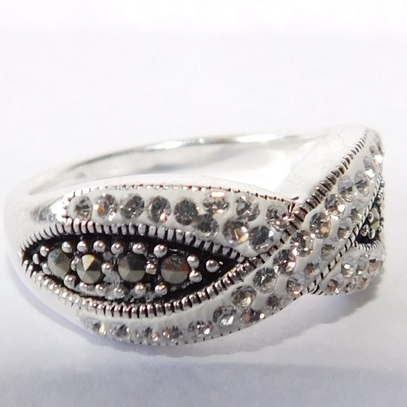 Designer Signed VI Silver Tone Marcasite Ring~6.5 - Picture 4 of 8